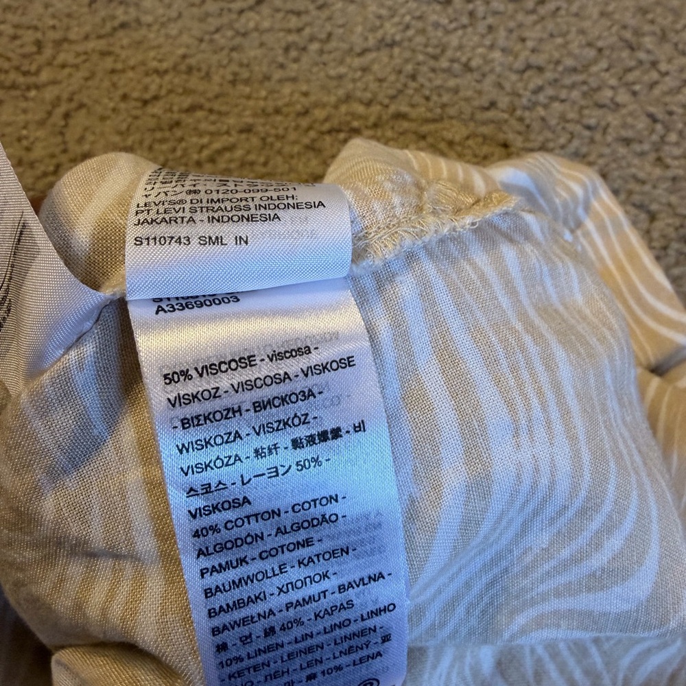 Levi's Cream Patterned Button Down Shirt - image 4